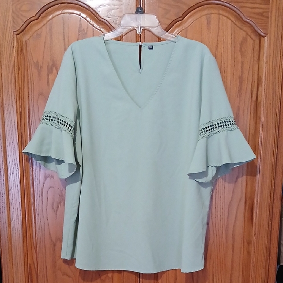 Tops - Elegant Mint Green Women's Top with Flared Sleeves
